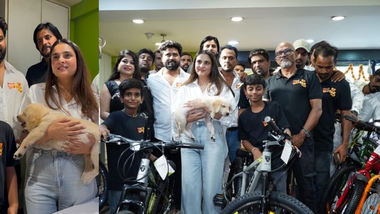 ಸ್ಯಾಂಡಲ್ವುಡ್ ಕ್ವೀನ್ ರಮ್ಯಾ ಶ್ವಾನಪ್ರಿಯೆ ಅನ್ನೋದು ಸಿನಿಮಾಪ್ರೇಮಿಗಳಿಗೆ ಗೊತ್ತಿರುವ ವಿಚಾರವೇ. ಶ್ವಾನಗಳನ್ನು ತಮ್ಮ ಮಕ್ಕಳಂತೆ ಪ್ರೀತಿಸುವ ಮೋಹಕತಾರೆ ಈಗ ಶ್ವಾನದ ಸುತ್ತ ಸಾಗುವ ಜವಾರಿ ಭಾಷೆಯ ಪಪ್ಪಿ ಸಿನಿಮಾದ ಕಂಟೆಂಟ್ ಗೆ ಪದ್ಮಾವತಿ ಫಿದಾ ಆಗಿದ್ದಾರೆ. <p>ಸ್ಯಾಂಡಲ್ವುಡ್ ಕ್ವೀನ್ ರಮ್ಯಾ ಶ್ವಾನಪ್ರಿಯೆ ಅನ್ನೋದು ಸಿನಿಮಾಪ್ರೇಮಿಗಳಿಗೆ ಗೊತ್ತಿರುವ ವಿಚಾರವೇ. ಶ್ವಾನಗಳನ್ನು ತಮ್ಮ ಮಕ್ಕಳಂತೆ ಪ್ರೀತಿಸುವ ಮೋಹಕತಾರೆ ಈಗ ಶ್ವಾನದ ಸುತ್ತ ಸಾಗುವ ಜವಾರಿ ಭಾಷೆಯ ಪಪ್ಪಿ ಸಿನಿಮಾದ ಕಂಟೆಂಟ್ ಗೆ ಪದ್ಮಾವತಿ ಫಿದಾ ಆಗಿದ್ದಾರೆ. <br> </p>