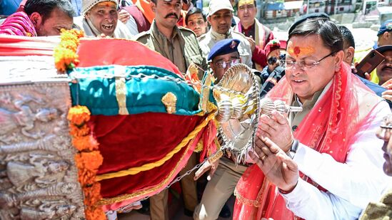  ಅಕ್ಷಯ ತೃತೀಯದ ಶುಭ ಸಂದರ್ಭದಲ್ಲಿ ಗಂಗೋತ್ರಿ ಮತ್ತು ಯಮುನೋತ್ರಿ ಧಾಮದ ಬಾಗಿಲುಗಳನ್ನು ತೆರೆಯಲಾಗಿದೆ. ಉತ್ತರಾಖಂಡದ ಮುಖ್ಯಮಂತ್ರಿ ಪುಷ್ಕರ್ ಸಿಂಗ್ ಧಾಮಿ ಏಪ್ರಿಲ್ 30ರ ಬುಧವಾರ ಪವಿತ್ರ ಗಂಗೋತ್ರಿ ಧಾಮದಲ್ಲಿ ಪ್ರಾರ್ಥನೆ ಸಲ್ಲಿಸಿದರು,