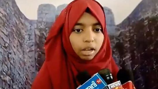 ಭವಿಷ್ಯದ ಕನಸುಗಳನ್ನು ಹಂಚಿಕೊಂಡ ಶಗುಫ್ತಾ ಅಂಜುಮ್‌, ಪಿಯುಸಿಯಲ್ಲಿ ವಿಜ್ಞಾನ ತಗೊಂಡು ಉತ್ತಮ ಸಾಧನೆ ಮಾಡಿ ಭವಿಷ್ಯದಲ್ಲಿ ವೈದ್ಯೆಯಾಗಬೇಕು ಎಂಬ ಕನಸು ಕಾಣುತ್ತಿದ್ದೇನೆ ಎಂದು ಹೇಳಿದರು.