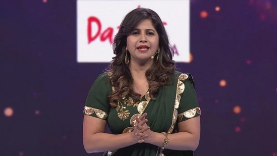 ಇನ್ನೇನು ಇದೇ ಮಾಸಾಂತ್ಯಕ್ಕೆ ಸರಿಗಮಪ ಶೋ ಮುಕ್ತಾಯವಾಗಲಿದೆ ಎಂದು ಹೇಳಲಾಗುತ್ತಿದೆ. ಇದು ಮುಗಿಯುತ್ತಿದ್ದಂತೆ, ಮಹಾನಟಿ ಶುರುವಾಗಲಿದೆ. ಈ ಬಗ್ಗೆ ಜೀ ಕನ್ನಡ ವಾಹಿನಿಯಿಂದ ಇನ್ನಷ್ಟೇ ಅಧಿಕೃತ ಘೋಷಣೆ ಆಗಬೇಕಿದೆ. ಇನ್ನೇನು ಇದೇ ಮಾಸಾಂತ್ಯಕ್ಕೆ ಸರಿಗಮಪ ಶೋ ಮುಕ್ತಾಯವಾಗಲಿದೆ ಎಂದು ಹೇಳಲಾಗುತ್ತಿದೆ. ಇದು ಮುಗಿಯುತ್ತಿದ್ದಂತೆ, ಮಹಾನಟಿ ಶುರುವಾಗಲಿದೆ. ಈ ಬಗ್ಗೆ ಜೀ ಕನ್ನಡ ವಾಹಿನಿಯಿಂದ ಇನ್ನಷ್ಟೇ ಅಧಿಕೃತ ಘೋಷಣೆ ಆಗಬೇಕಿದೆ.