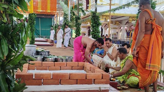 ರುದ್ರಯಾಗ, ಶತರುದ್ರಯಾಗ, ಅತಿರುದ್ರಯಾಗ ಖಾಸಗಿಯಾಗಿಯೋ ಅಥವಾ ಮಠ, ಮಂದಿರಗಳ ಪ್ರಾಯೋಜಕತ್ವದಲ್ಲಿ ನಡೆಯುವುದುಂಟು. ಆದರೆ ಸಾರ್ವಜನಿಕವಾಗಿ  ಅತಿಮಹಾರುದ್ರಯಾಗವೊಂದು ನಡೆಯುತ್ತಿರುವುದು ವಿರಳ. ದಕ್ಷಿಣ ಭಾರತದಲ್ಲೇ ಮೊದಲು ಎಂಬಂತೆ ಕರ್ನಾಟಕ ರಾಜ್ಯದಲ್ಲಿ ಮೊದಲ ಬಾರಿ ದಕ್ಷಿಣ ಕನ್ನಡ ಜಿಲ್ಲೆಯ ಬಂಟ್ವಾಳ ತಾಲೂಕಿನ ಹಳ್ಳಿಯೊಂದರಲ್ಲಿ ಇರುವ ನಿಟಿಲಾಪುರ ಸದಾಶಿವ ರುದ್ರ ದೇವಸ್ಥಾನದಲ್ಲಿ ಸಾರ್ವಜನಿಕರೆಲ್ಲ ಸೇರಿ ಅತಿಮಹಾರುದ್ರಯಾಗವನ್ನು ನಡೆಸುತ್ತಿದ್ದಾರೆ. ಮೇ.2ಕ್ಕೆ ಯಾಗದ ಪ್ರಕ್ರಿಯೆಗಳು ಆರಂಭಗೊಂಡಿದ್ದು, 4ರವರೆಗೆ ನಡೆಯಲಿದೆ. 