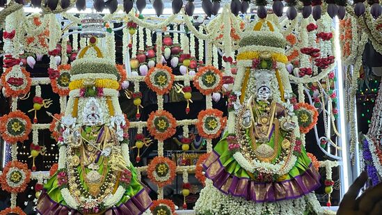 ಮಿನಿ ದಸರಾ ಎಂದೇ ಖ್ಯಾತಿಯಾಗಿರುವ ಮೈಸೂರು ಕರಗ ಮಹೋತ್ಸವ ಶನಿವಾರ ಆರಂಭಗೊಂಡು ಭಾನುವಾರ ಬೆಳಿಗ್ಗೆ  ಅಂತ್ಯಗೊಂಡಿತು.