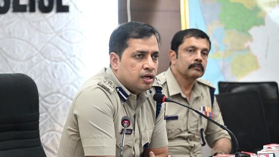 ಮಂಗಳೂರು ಪೊಲೀಸ್ ಆಯುಕ್ತ ಅನುಪಮ್ ಅಗರವಾಲ್ ಮಂಗಳೂರು ಪೊಲೀಸ್ ಆಯುಕ್ತ ಅನುಪಮ್ ಅಗರವಾಲ್