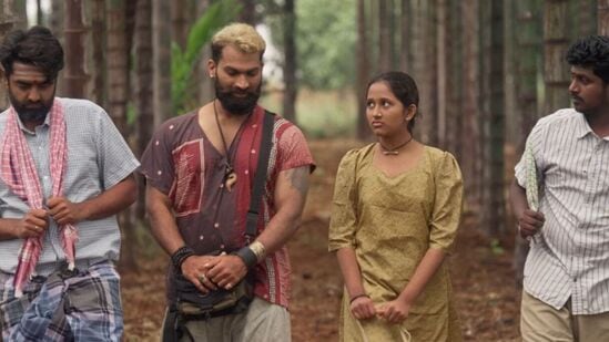 ಸೀಸ್ ಕಡ್ಡಿ ಸಿನಿಮಾ ಈ ತಿಂಗಳು ಬಿಡುಗಡೆ; ಭೇದವು ಎಲ್ಲಿದೆ, ಬೀಳುವ ಮಳೆಗೆ ಹಾಡಿನ ಲಿರಿಕ್ಸ್ ಸೀಸ್ ಕಡ್ಡಿ ಸಿನಿಮಾ ಈ ತಿಂಗಳು ಬಿಡುಗಡೆ; ಭೇದವು ಎಲ್ಲಿದೆ, ಬೀಳುವ ಮಳೆಗೆ ಹಾಡಿನ ಲಿರಿಕ್ಸ್