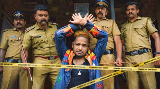 ಮರಣಮಾಸ್‌: ಮಾಲಿವುಡ್‌ ನಟ ಬಾಸಿಲ್ ಜೋಸೆಫ್ ನಾಯಕನಾಗಿ ನಟಿಸಿರುವ ‌ʻಮರಣಮಾಸ್ʼ ಏಪ್ರಿಲ್‌ 10ರಂದು ಚಿತ್ರಮಂದಿರಗಳಲ್ಲಿ ತೆರೆಕಂಡಿತ್ತು. ಇದೀಗ ಮೇ 15ರಂದು ಸೋನಿಲೀವ್‌ ಒಟಿಟಿಯಲ್ಲಿ ಸ್ಟ್ರೀಮ್‌ ಆಗಲಿದೆ. ಕನ್ನಡ, ತೆಲುಗು, ತಮಿಳು ಮತ್ತು ಹಿಂದಿಯಲ್ಲಿಯೂ ಈ ಸಿನಿಮಾ ವೀಕ್ಷಣೆಗೆ ಲಭ್ಯವಿದೆ. 