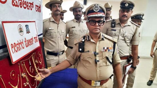 ಬೆಂಗಳೂರಿನಲ್ಲಿ ಎರಡು ಮನೆ ಕಳ್ಳತನ ಪತ್ತೆ ಬೆಂಗಳೂರಿನಲ್ಲಿ ಎರಡು ಮನೆ ಕಳ್ಳತನ ಪತ್ತೆ
