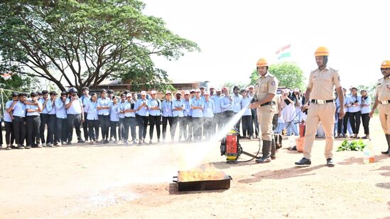 ಮಂಗಳೂರಿನಲ್ಲಿ ಅಣುಕು ಕವಾಯತು ಪ್ರದರ್ಶನ ನಡೆಯಿತು. ಮಂಗಳೂರಿನಲ್ಲಿ ಅಣುಕು ಕವಾಯತು ಪ್ರದರ್ಶನ ನಡೆಯಿತು.