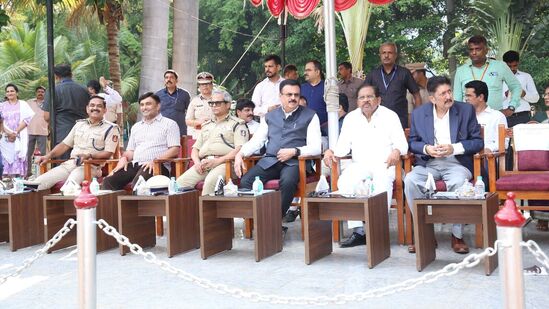 ಸಾರ್ವಜನಿಕರಿಗೆ ಅರಿವು ಮೂಡಿಸಬೇಕು ಎಂದು ಕೇಂದ್ರ ಸರ್ಕಾರ ಎಲ್ಲ ರಾಜ್ಯಗಳಿಗೆ ಈಗಾಗಲೇ ಸೂಚನೆ ನೀಡಿದೆ. ನಾಗರಿಕರನ್ನು ಯಾವ ರೀತಿ ರಕ್ಷಣೆ ಮಾಡಬೇಕು, ಸಾರ್ವಜನಿಕರ ಜವಾಬ್ಧಾರಿಗಳೇನು, ಈ ಗೊಂದಲದ ಸಂದರ್ಭದಲ್ಲಿ ಶಾಂತಿ ಪಾಲನೆ ಮಾಡುವುದು ಹೇಗೆ? ಗಾಯಾಳುಗಳನ್ನು ಆಸ್ಪತ್ರೆಗೆ ಕರೆದುಕೊಂಡು ಹೋಗುವುದರಿಂದ ಹಿಡಿದು, ಪರಿಸ್ಥಿತಿಯನ್ನು ಯಾವ ರೀತಿ ನಿಭಾಯಿಸಬೇಕು ಎಂಬುದನ್ನು 'ಆಪರೇಷನ್ ಅಭ್ಯಾಸ್' ಮೂಲಕ  ಸಿವಿಲ್ ಡಿಫೆನ್ಸ್‌ನಲ್ಲಿ ತೊಡಗಿಸಿಕೊಂಡಿರುವವರಿಗೆ ಅರಿವು ಮೂಡಿಸುವ ಅಗತ್ಯವಿದೆ ಎನ್ನುವುದು ಗೃಹ ಸಚಿವ ಡಾ.ಪರಮೇಶ್ವರ್‌ ಅವರ ಸೂಚನೆ.