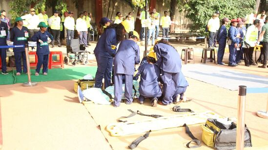 ಯುದ್ಧಗಳ ಸಂದರ್ಭದಲ್ಲಿ ಯಾವ ಊರಲ್ಲಿ ಏನಾಗುತ್ತದೆ ಎಂಬುದು ಗೊತ್ತಾಗುವುದಿಲ್ಲ. ಅಂತಹ ಸಂದರ್ಭ ಬರಬಾರದು. ಶಾಲಾ-ಕಾಲೇಜು, ವಿಶ್ವವಿದ್ಯಾಲಯಗಳಲ್ಲಿ ವಿದ್ಯಾರ್ಥಿಗಳಿಗು ಈ ಮಾಹಿತಿ ನೀಡಬೇಕಾಗುತ್ತದೆ. ಅಗ್ನಿಶಾಮಕ ಮತ್ತು ತುರ್ತುಸೇವೆ ಸಿಬ್ಬಂದಿಗಳು ಭೇಟಿ ನೀಡಿ ಅಗತ್ಯ ಜಾಗೃತಿಯನ್ನು ಮೂಡಿಸಬೇಕು ಎಂದು ತಿಳಿವಳಿಕೆ ನೀಡಲಾಯಿತು.