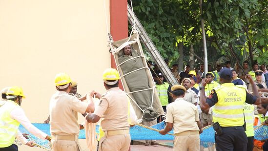 ಕಾಲ್ಪನಿಕ ತುರ್ತು ಪರಿಸ್ಥಿತಿಯನ್ನು ಸೃಷ್ಟಿಸಿ ನಾಗರಿಕರ ರಕ್ಷಣೆ, ಅಗ್ನಿಶಮನ ಹಾಗೂ ಗಾಯಾಳುಗಳಿಗೆ ಪ್ರಥಮ ಚಿಕಿತ್ಸೆ ನೀಡುವುದು ಸೇರಿದಂತೆ ವಿವಿಧ‌ ಪ್ರಕಾರದ ಅಣಕು ಪ್ರದರ್ಶನ ಮಾಡಲಾಯಿತು. 