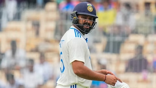 ಜೂನ್ 20ರಿಂದ ಶುರುವಾಗುವ ಇಂಗ್ಲೆಂಡ್ ವಿರುದ್ಧದ 5 ಪಂದ್ಯಗಳ ಟೆಸ್ಟ್​ ಸರಣಿಗೆ ಪ್ರವಾಸ ಕೈಗೊಳ್ಳುವುದಕ್ಕೂ ಮುನ್ನವೇ 38 ವರ್ಷದ ರೋಹಿತ್​ ಶರ್ಮಾ ಟೆಸ್ಟ್​ ಕ್ರಿಕೆಟ್​ಗೆ ನಿವೃತ್ತಿ ಘೋಷಿಸಿದ್ದಾರೆ. ಇನ್​ಸ್ಟಾಗ್ರಾಂ ಸ್ಟೋರಿಯಲ್ಲಿ ನಿವೃತ್ತಿ ಕುರಿತು ಪ್ರಕಟಿಸಿದ್ದಾರೆ. ನಿವೃತ್ತಿ ಘೋಷಿಸಿದ್ದರೂ ಹಿಟ್​ಮ್ಯಾನ್ ಖ್ಯಾತಿಯ ರೋಹಿತ್​ ಏಕದಿನ ಕ್ರಿಕೆಟ್​​ನಲ್ಲಿ ಮುಂದುವರೆಯುವುದಾಗಿ ಪ್ರಕಟಿಸಿದ್ದಾರೆ.