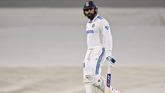 10 ಶತಕ: ರೋಹಿತ್ ಸಿಡಿಸಿರುವ 12 ಟೆಸ್ಟ್ ಶತಕಗಳ ಪೈಕಿ ಭಾರತದಲ್ಲಿ 10 ಶತಕಗಳು ಬಂದಿವೆ. ವೆಸ್ಟ್ ಇಂಡೀಸ್ ಮತ್ತು ಇಂಗ್ಲೆಂಡ್‌ನಲ್ಲಿ ತಲಾ ಒಂದು ಶತಕ ಮಾತ್ರ ತವರಿನಿಂದ ಹೊರಗೆ ಬಂದಿದೆ.