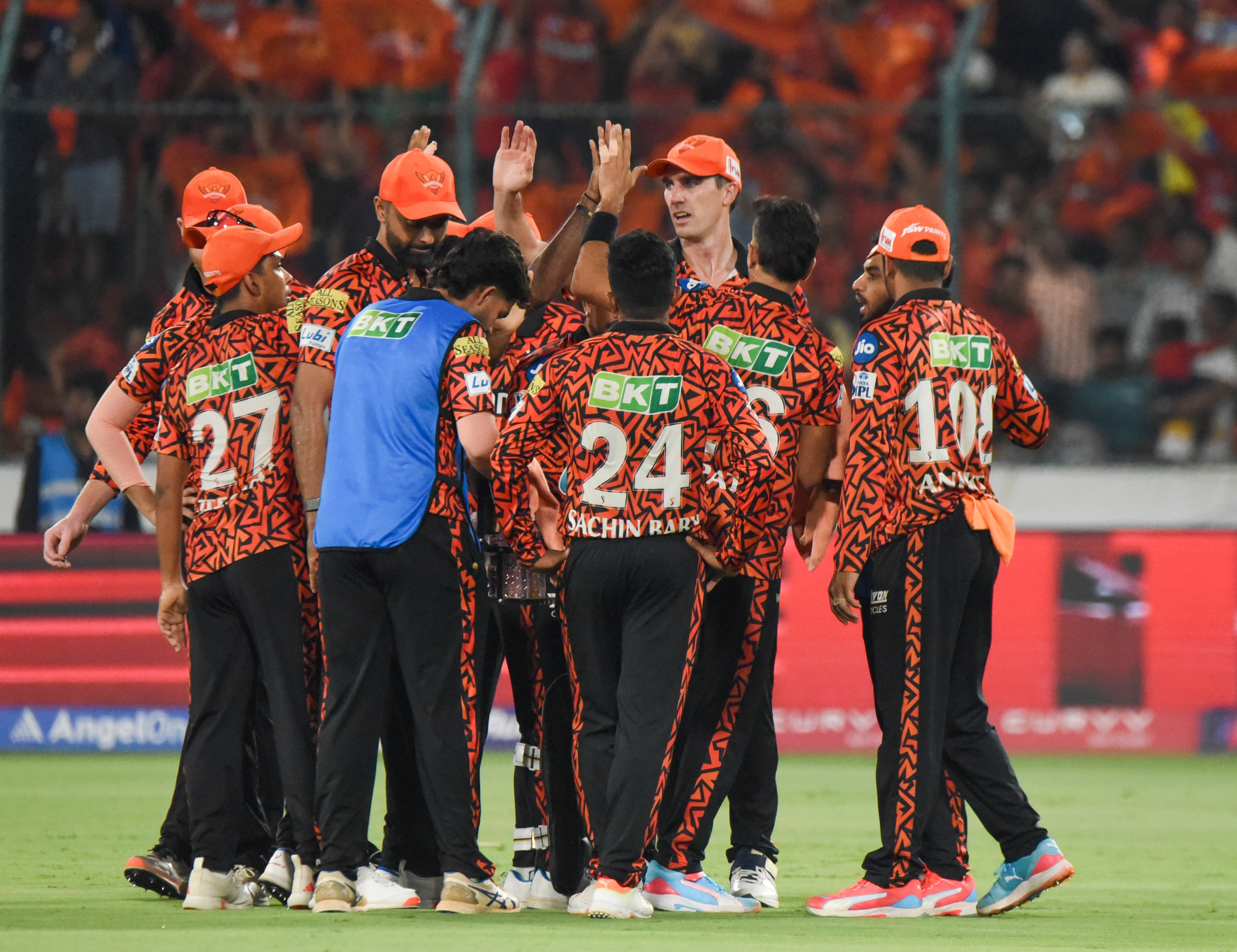 ಸನ್‌ರೈಸರ್ಸ್ ಹೈದರಾಬಾದ್, ಡೆಲ್ಲಿ ಕ್ಯಾಪಿಟಲ್ಸ್, ಗುಜರಾತ್ ಲಯನ್ಸ್ ಮತ್ತು ರೈಸಿಂಗ್ ಪುಣೆ ಸೂಪರ್‌ಜೈಂಟ್ ತಂಡಗಳು ಜಂಟಿಯಾಗಿ 6ನೇ ಸ್ಥಾನದಲ್ಲಿವೆ. ಈ ನಾಲ್ಕೂ ತಂಡಗಳು ಎರಡು ಬಾರಿ ಗುರಿಯನ್ನು ಬೆನ್ನಟ್ಟಿ ಪಂದ್ಯವನ್ನು ಗೆದ್ದಿವೆ.