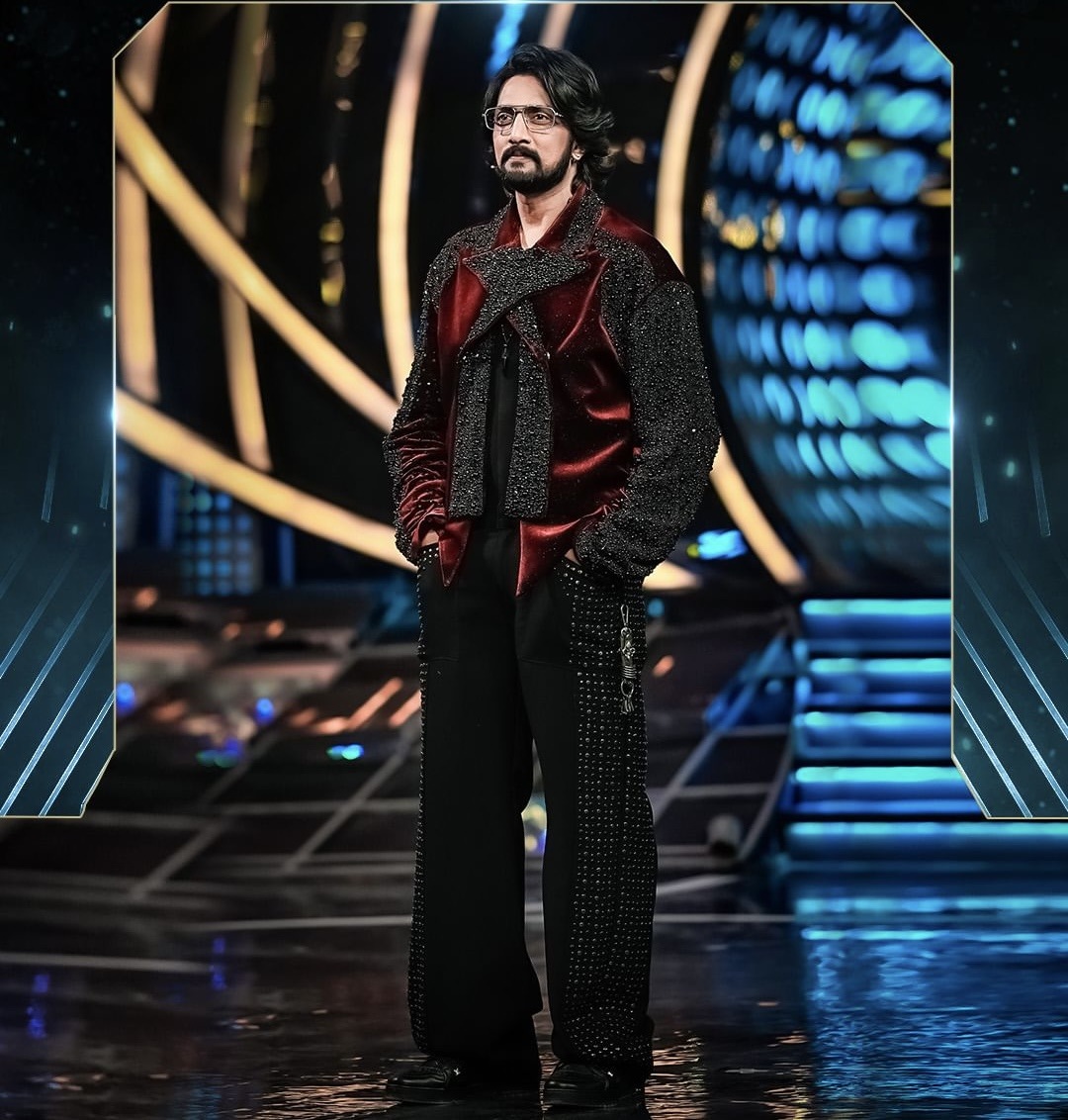 ಜಮ್ಮು ಮತ್ತು ಕಾಶ್ಮೀರದ ಪಹಲ್ಗಾಮ್ನಲ್ಲಿ ಉಗ್ರರಿಂದ ನಡೆದ ಹತ್ಯಾಕಾಂಡದ ಕುರಿತು ಸುದೀಪ್ ಬೇಸರ ವ್ಯಕ್ತಪಡಿಸಿದ್ದರು. "ಪಹಲ್ಗಾಮ್ನಲ್ಲಿ ಮುಗ್ಧ ಪ್ರವಾಸಿಗರ ಮೇಲೆ ನಡೆದ ಕ್ರೂರ ದಾಳಿ ಹೃದಯ ವಿದ್ರಾವಕ. ಇದು ಕೇವಲ ವ್ಯಕ್ತಿಗಳ ಮೇಲಿನ ದಾಳಿಯಲ್ಲ, ಬದಲಾಗಿ ನಮ್ಮ ರಾಷ್ಟ್ರದ ಚೈತನ್ಯದ ಮೇಲಿನ ದಾಳಿ. ಇದು ಸಂಯಮದ ಸಮಯವಲ್ಲ, ಬಲವಾದ ಮತ್ತು ಸ್ಪಷ್ಟವಾದ ಪ್ರತಿಕ್ರಿಯೆ ನೀಡುವ ಸಮಯ" ಎಂದು ಕಿಚ್ಚ ಸುದೀಪ್ ಟ್ವೀಟ್ ಮಾಡಿದ್ದರು. ಜಮ್ಮು ಮತ್ತು ಕಾಶ್ಮೀರದ ಪಹಲ್ಗಾಮ್ನಲ್ಲಿ ಉಗ್ರರಿಂದ ನಡೆದ ಹತ್ಯಾಕಾಂಡದ ಕುರಿತು ಸುದೀಪ್ ಬೇಸರ ವ್ಯಕ್ತಪಡಿಸಿದ್ದರು. "ಪಹಲ್ಗಾಮ್ನಲ್ಲಿ ಮುಗ್ಧ ಪ್ರವಾಸಿಗರ ಮೇಲೆ ನಡೆದ ಕ್ರೂರ ದಾಳಿ ಹೃದಯ ವಿದ್ರಾವಕ. ಇದು ಕೇವಲ ವ್ಯಕ್ತಿಗಳ ಮೇಲಿನ ದಾಳಿಯಲ್ಲ, ಬದಲಾಗಿ ನಮ್ಮ ರಾಷ್ಟ್ರದ ಚೈತನ್ಯದ ಮೇಲಿನ ದಾಳಿ. ಇದು ಸಂಯಮದ ಸಮಯವಲ್ಲ, ಬಲವಾದ ಮತ್ತು ಸ್ಪಷ್ಟವಾದ ಪ್ರತಿಕ್ರಿಯೆ ನೀಡುವ ಸಮಯ" ಎಂದು ಕಿಚ್ಚ ಸುದೀಪ್ ಟ್ವೀಟ್ ಮಾಡಿದ್ದರು.