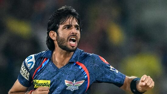 ಲಕ್ನೋ ಸೂಪರ್ ಜೈಂಟ್ಸ್ ಸ್ಪಿನ್ನರ್ ರವಿ ಬಿಷ್ಣೋಯ್ ಈ ಪಟ್ಟಿಯಲ್ಲಿ 4ನೇ ಸ್ಥಾನದಲ್ಲಿದ್ದಾರೆ. ಅವರು ಈವರೆಗೆ 10 ಪಂದ್ಯಗಳಲ್ಲಿ 20 ಸಿಕ್ಸರ್ ನೀಡಿದ್ದಾರೆ. ಲಕ್ನೋ ಸೂಪರ್ ಜೈಂಟ್ಸ್ ಸ್ಪಿನ್ನರ್ ರವಿ ಬಿಷ್ಣೋಯ್ ಈ ಪಟ್ಟಿಯಲ್ಲಿ 4ನೇ ಸ್ಥಾನದಲ್ಲಿದ್ದಾರೆ. ಅವರು ಈವರೆಗೆ 10 ಪಂದ್ಯಗಳಲ್ಲಿ 20 ಸಿಕ್ಸರ್ ನೀಡಿದ್ದಾರೆ.