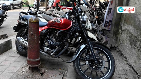 ಬೆಂಗಳೂರಿನಲ್ಲಿ ಹೆಚ್ಚುತ್ತಿರುವ ವಾಹನ ಕಳ್ಳತನ; ತಿಂಗಳಿಗೆ 350 ದ್ವಿಚಕ್ರ ವಾಹನ ಕಳವು (ಸಾಂದರ್ಭಿಕ ಚಿತ್ರ) ಬೆಂಗಳೂರಿನಲ್ಲಿ ಹೆಚ್ಚುತ್ತಿರುವ ವಾಹನ ಕಳ್ಳತನ; ತಿಂಗಳಿಗೆ 350 ದ್ವಿಚಕ್ರ ವಾಹನ ಕಳವು (ಸಾಂದರ್ಭಿಕ ಚಿತ್ರ)