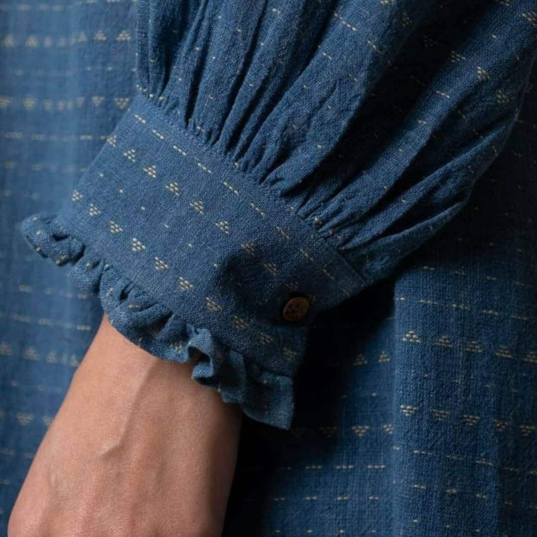 ಕುರ್ತಾದ ಪೂರ್ಣ ತೋಳು ಅಥವಾ ಅರ್ಧ ತೋಳಿನ ಮೇಲೆ ಈ ರೀತಿಯ ಪಿಂಚ್ಡ್ ವಿನ್ಯಾಸವನ್ನು ಹೊಲಿಸಬಹುದು. ಬಿಷಪ್ ಸ್ಲೀವ್ನಂತೆಯೇ, ಈ ತೋಳು ತುಂಬಾ ಸಾಂಪ್ರದಾಯಿಕವಾಗಿ ಕಾಣುತ್ತದೆ. ಕುರ್ತಾದ ಪೂರ್ಣ ತೋಳು ಅಥವಾ ಅರ್ಧ ತೋಳಿನ ಮೇಲೆ ಈ ರೀತಿಯ ಪಿಂಚ್ಡ್ ವಿನ್ಯಾಸವನ್ನು ಹೊಲಿಸಬಹುದು. ಬಿಷಪ್ ಸ್ಲೀವ್ನಂತೆಯೇ, ಈ ತೋಳು ತುಂಬಾ ಸಾಂಪ್ರದಾಯಿಕವಾಗಿ ಕಾಣುತ್ತದೆ.