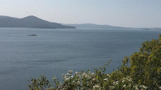 ಚಿಕ್ಕಮಗಳೂರು ಜಿಲ್ಲೆಯ ಜಿಲ್ಲೆಯ ಭದ್ರಾ ಜಲಾಶಯದಲ್ಲಿ ನೀರಿನ ಪ್ರಮಾಣ 27.22 ಟಿಎಂಸಿ ಇದೆ. ಸದ್ಯ ಶೇ.38 ರಷ್ಟು ನೀರು ಸಂಗ್ರಹವಾಗಿದೆ.ಕಳೆದ ವರ್ಷ ಇದೇ ದಿನ 13.34ಟಿಎಂಸಿ ನೀರು ಜಲಾಶಯದಲ್ಲಿ ಸಂಗ್ರಹವಿತ್ತು. ಚಿಕ್ಕಮಗಳೂರು ಜಿಲ್ಲೆಯ ಜಿಲ್ಲೆಯ ಭದ್ರಾ ಜಲಾಶಯದಲ್ಲಿ ನೀರಿನ ಪ್ರಮಾಣ 27.22 ಟಿಎಂಸಿ ಇದೆ. ಸದ್ಯ ಶೇ.38 ರಷ್ಟು ನೀರು ಸಂಗ್ರಹವಾಗಿದೆ.ಕಳೆದ ವರ್ಷ ಇದೇ ದಿನ 13.34ಟಿಎಂಸಿ ನೀರು ಜಲಾಶಯದಲ್ಲಿ ಸಂಗ್ರಹವಿತ್ತು.