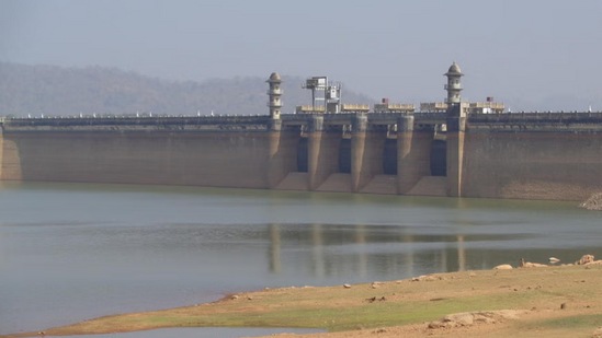 ಕೊಡಗು ಜಿಲ್ಲೆಯ ಹಾರಂಗಿ ಜಲಾಶಯದಲ್ಲಿ ನೀರಿನ ಪ್ರಮಾಣ 3.43 ಟಿಎಂಸಿ ಇದೆ. ಸದ್ಯ ಶೇ.40 ರಷ್ಟು ನೀರು ಸಂಗ್ರಹವಾಗಿದೆ.ಕಳೆದ ವರ್ಷ ಇದೇ ದಿನ 2.97 ಟಿಎಂಸಿ ನೀರು ಜಲಾಶಯದಲ್ಲಿ ಸಂಗ್ರಹವಿತ್ತು. ಕೊಡಗು ಜಿಲ್ಲೆಯ ಹಾರಂಗಿ ಜಲಾಶಯದಲ್ಲಿ ನೀರಿನ ಪ್ರಮಾಣ 3.43 ಟಿಎಂಸಿ ಇದೆ. ಸದ್ಯ ಶೇ.40 ರಷ್ಟು ನೀರು ಸಂಗ್ರಹವಾಗಿದೆ.ಕಳೆದ ವರ್ಷ ಇದೇ ದಿನ 2.97 ಟಿಎಂಸಿ ನೀರು ಜಲಾಶಯದಲ್ಲಿ ಸಂಗ್ರಹವಿತ್ತು.