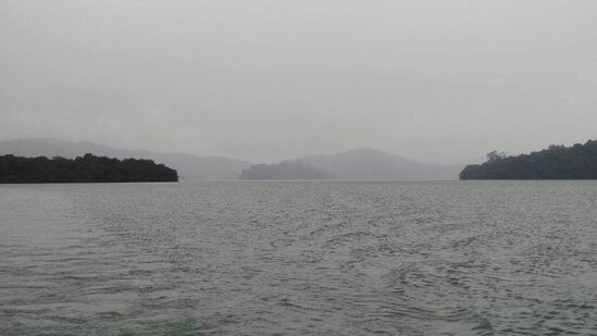 ಶಿವಮೊಗ್ಗ ಜಿಲ್ಲೆಯ ಲಿಂಗನಮಕ್ಕಿ ಜಲಾಶಯದಲ್ಲಿ ನೀರಿನ ಪ್ರಮಾಣ37.56 ಟಿಎಂಸಿ ಇದೆ. ಸದ್ಯ ಶೇ.25 ರಷ್ಟು ನೀರು ಸಂಗ್ರಹವಾಗಿದೆ.ಕಳೆದ ವರ್ಷ ಇದೇ ದಿನ 17.78 ಟಿಎಂಸಿ ನೀರು ಜಲಾಶಯದಲ್ಲಿ ಸಂಗ್ರಹವಿತ್ತು. ಶಿವಮೊಗ್ಗ ಜಿಲ್ಲೆಯ ಲಿಂಗನಮಕ್ಕಿ ಜಲಾಶಯದಲ್ಲಿ ನೀರಿನ ಪ್ರಮಾಣ37.56 ಟಿಎಂಸಿ ಇದೆ. ಸದ್ಯ ಶೇ.25 ರಷ್ಟು ನೀರು ಸಂಗ್ರಹವಾಗಿದೆ.ಕಳೆದ ವರ್ಷ ಇದೇ ದಿನ 17.78 ಟಿಎಂಸಿ ನೀರು ಜಲಾಶಯದಲ್ಲಿ ಸಂಗ್ರಹವಿತ್ತು.