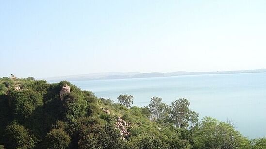 ಬೆಳಗಾವಿ ಜಿಲ್ಲೆಯ ಮಲಪ್ರಭಾ ಜಲಾಶಯದಲ್ಲಿ ನೀರಿನ ಪ್ರಮಾಣ 12.26 ಟಿಎಂಸಿ ಇದೆ. ಸದ್ಯ ಶೇ.33 ರಷ್ಟು ನೀರು ಸಂಗ್ರಹವಾಗಿದೆ.ಕಳೆದ ವರ್ಷ ಇದೇ ದಿನ 8.02ಟಿಎಂಸಿ ನೀರು ಜಲಾಶಯದಲ್ಲಿ ಸಂಗ್ರಹವಿತ್ತು. ಬೆಳಗಾವಿ ಜಿಲ್ಲೆಯ ಮಲಪ್ರಭಾ ಜಲಾಶಯದಲ್ಲಿ ನೀರಿನ ಪ್ರಮಾಣ 12.26 ಟಿಎಂಸಿ ಇದೆ. ಸದ್ಯ ಶೇ.33 ರಷ್ಟು ನೀರು ಸಂಗ್ರಹವಾಗಿದೆ.ಕಳೆದ ವರ್ಷ ಇದೇ ದಿನ 8.02ಟಿಎಂಸಿ ನೀರು ಜಲಾಶಯದಲ್ಲಿ ಸಂಗ್ರಹವಿತ್ತು.