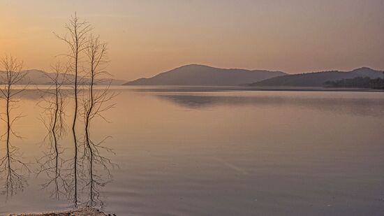 ಉತ್ತರ ಕನ್ನಡ ಜಿಲ್ಲೆಯ ಸೂಪಾ ಜಲಾಶಯದಲ್ಲಿ ನೀರಿನ ಪ್ರಮಾಣ 47.31 ಟಿಎಂಸಿ ಇದೆ. ಸದ್ಯ ಶೇ.33 ರಷ್ಟು ನೀರು ಸಂಗ್ರಹವಾಗಿದೆ.ಕಳೆದ ವರ್ಷ ಇದೇ ದಿನ 38.03 ಟಿಎಂಸಿ ನೀರು ಜಲಾಶಯದಲ್ಲಿ ಸಂಗ್ರಹವಿತ್ತು. ಉತ್ತರ ಕನ್ನಡ ಜಿಲ್ಲೆಯ ಸೂಪಾ ಜಲಾಶಯದಲ್ಲಿ ನೀರಿನ ಪ್ರಮಾಣ 47.31 ಟಿಎಂಸಿ ಇದೆ. ಸದ್ಯ ಶೇ.33 ರಷ್ಟು ನೀರು ಸಂಗ್ರಹವಾಗಿದೆ.ಕಳೆದ ವರ್ಷ ಇದೇ ದಿನ 38.03 ಟಿಎಂಸಿ ನೀರು ಜಲಾಶಯದಲ್ಲಿ ಸಂಗ್ರಹವಿತ್ತು.