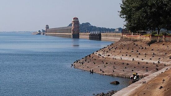 ವಿಜಯನಗರ ಜಿಲ್ಲೆಯ ತುಂಗಭದ್ರಾ ಜಲಾಶಯದಲ್ಲಿ ನೀರಿನ ಪ್ರಮಾಣ7.69 ಟಿಎಂಸಿ ಇದೆ. ಸದ್ಯ ಶೇ.7 ರಷ್ಟು ನೀರು ಸಂಗ್ರಹವಾಗಿದೆ.ಕಳೆದ ವರ್ಷ ಇದೇ ದಿನ 3.45ಟಿಎಂಸಿ ನೀರು ಜಲಾಶಯದಲ್ಲಿ ಸಂಗ್ರಹವಿತ್ತು. ವಿಜಯನಗರ ಜಿಲ್ಲೆಯ ತುಂಗಭದ್ರಾ ಜಲಾಶಯದಲ್ಲಿ ನೀರಿನ ಪ್ರಮಾಣ7.69 ಟಿಎಂಸಿ ಇದೆ. ಸದ್ಯ ಶೇ.7 ರಷ್ಟು ನೀರು ಸಂಗ್ರಹವಾಗಿದೆ.ಕಳೆದ ವರ್ಷ ಇದೇ ದಿನ 3.45ಟಿಎಂಸಿ ನೀರು ಜಲಾಶಯದಲ್ಲಿ ಸಂಗ್ರಹವಿತ್ತು.