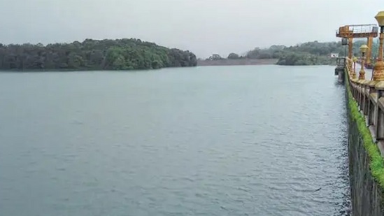 ಉಡುಪಿ ವಾರಾಹಿ ಆಲಮಟ್ಟಿ ಜಲಾಶಯದಲ್ಲಿ ನೀರಿನ ಪ್ರಮಾಣ 8.83 ಟಿಎಂಸಿ ಇದೆ. ಸದ್ಯ ಶೇ. 28 ರಷ್ಟು ನೀರು ಸಂಗ್ರಹವಾಗಿದೆ.ಕಳೆದ ವರ್ಷ ಇದೇ ದಿನ 4.57 ಟಿಎಂಸಿ ನೀರು ಜಲಾಶಯದಲ್ಲಿ ಸಂಗ್ರಹವಿತ್ತು. ಉಡುಪಿ ವಾರಾಹಿ ಆಲಮಟ್ಟಿ ಜಲಾಶಯದಲ್ಲಿ ನೀರಿನ ಪ್ರಮಾಣ 8.83 ಟಿಎಂಸಿ ಇದೆ. ಸದ್ಯ ಶೇ. 28 ರಷ್ಟು ನೀರು ಸಂಗ್ರಹವಾಗಿದೆ.ಕಳೆದ ವರ್ಷ ಇದೇ ದಿನ 4.57 ಟಿಎಂಸಿ ನೀರು ಜಲಾಶಯದಲ್ಲಿ ಸಂಗ್ರಹವಿತ್ತು.