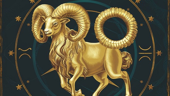 ಮೇಷ ರಾಶಿ: ಶನಿಯ ವಕ್ರತೆಯು ಸೂರ್ಯ ದೇವರ ಮೇಲೆ ಇರುವುದರಿಂದ ಮೇಷ ರಾಶಿಯವರು ಅದೃಷ್ಟಶಾಲಿಗಳಾಗುತ್ತಾರೆ. ಹಠಾತ್ ಆರ್ಥಿಕ ಲಾಭಗಳನ್ನು ಪಡೆಯುವ ಸಾಧ್ಯತೆಯಿದೆ, ಕಚೇರಿಯಲ್ಲಿ ಗೌರವವನ್ನು ಹೆಚ್ಚಿಸುವ ಸಾಧ್ಯತೆಯಿದೆ, ಬಡ್ತಿ ಪಡೆಯುತ್ತಾರೆ. ಹೊಸ ಕಾರು ಅಥವಾ ಆಸ್ತಿಯನ್ನು ಖರೀದಿಸುವ ಸಾಕಷ್ಟು ಸಾಧ್ಯತೆಯಿದೆ. ಮೇಷ ರಾಶಿ: ಶನಿಯ ವಕ್ರತೆಯು ಸೂರ್ಯ ದೇವರ ಮೇಲೆ ಇರುವುದರಿಂದ ಮೇಷ ರಾಶಿಯವರು ಅದೃಷ್ಟಶಾಲಿಗಳಾಗುತ್ತಾರೆ. ಹಠಾತ್ ಆರ್ಥಿಕ ಲಾಭಗಳನ್ನು ಪಡೆಯುವ ಸಾಧ್ಯತೆಯಿದೆ, ಕಚೇರಿಯಲ್ಲಿ ಗೌರವವನ್ನು ಹೆಚ್ಚಿಸುವ ಸಾಧ್ಯತೆಯಿದೆ, ಬಡ್ತಿ ಪಡೆಯುತ್ತಾರೆ. ಹೊಸ ಕಾರು ಅಥವಾ ಆಸ್ತಿಯನ್ನು ಖರೀದಿಸುವ ಸಾಕಷ್ಟು ಸಾಧ್ಯತೆಯಿದೆ.