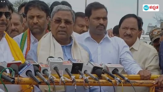 ಮೈಸೂರಿನಲ್ಲಿ ಸಿಎಂ ಅವರೊಂದಿಗೆ ಕಾಣಿಸಿಕೊಂಡ ಮುಡಾ ಮಾಜಿ ಅಧ್ಯಕ್ಷ ಕೆ.ಮರೀಗೌಡ(ಬಲ ತುದಿ) ಮೈಸೂರಿನಲ್ಲಿ ಸಿಎಂ ಅವರೊಂದಿಗೆ ಕಾಣಿಸಿಕೊಂಡ ಮುಡಾ ಮಾಜಿ ಅಧ್ಯಕ್ಷ ಕೆ.ಮರೀಗೌಡ(ಬಲ ತುದಿ)