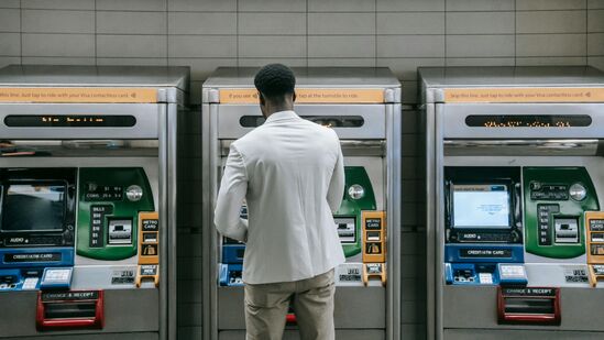 ಎಟಿಎಂ ತೆರೆಯಲು ಕೀಲಿ ಮತ್ತು ಒಳಗೆ ಡಿಜಿಟಲ್ ಲಾಕ್ ತೆರೆಯಲು ಪಾಸ್ ವರ್ಡ್ ಬೇಕು. ಹೀಗಿರುವಾಗ, ಪೊಲೀಸರಿಗೆ ಈ ಕಳವು ಪ್ರಕರಣ ಕಗ್ಗಂಟಾಗಿ ಉಳಿದಿದೆ. ಗಮನಿಸಬೇಕಾದ ವಿಷಯ ಏನು ಅಂದರೆ, ಕಳವು ನಡೆದು 10 ದಿನಗಳ ಬಳಿಕ ದೂರು ನೀಡಲಾಗಿದೆ. (ಸಾಂಕೇತಿಕ ಚಿತ್ರ) ಎಟಿಎಂ ತೆರೆಯಲು ಕೀಲಿ ಮತ್ತು ಒಳಗೆ ಡಿಜಿಟಲ್ ಲಾಕ್ ತೆರೆಯಲು ಪಾಸ್ ವರ್ಡ್ ಬೇಕು. ಹೀಗಿರುವಾಗ, ಪೊಲೀಸರಿಗೆ ಈ ಕಳವು ಪ್ರಕರಣ ಕಗ್ಗಂಟಾಗಿ ಉಳಿದಿದೆ. ಗಮನಿಸಬೇಕಾದ ವಿಷಯ ಏನು ಅಂದರೆ, ಕಳವು ನಡೆದು 10 ದಿನಗಳ ಬಳಿಕ ದೂರು ನೀಡಲಾಗಿದೆ. (ಸಾಂಕೇತಿಕ ಚಿತ್ರ)