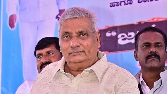 ಸಿದ್ದರಾಮಯ್ಯ ಸಂಪುಟ ಅತ್ಯಂತ ಹಿರಿಯ ಶಾಸಕರಲ್ಲಿ ಒಬ್ಬರಾದ ಮೈಸೂರು ಜಿಲ್ಲೆ ಪಿರಿಯಾಪಟ್ಟಣ ಶಾಸಕ ಕೆ.ವೆಂಕಟೇಶ್‌ ಅವರು ಎರಡನೇ ಬಾರಿ ಸಚಿವ. ಪಶುಸಂಗೋಪನೆ ಹಾಗೂ ರೇಷ್ಮೆ ಸಚಿವರಾಗಿ ಬೆಂಗಳೂರು, ಮೈಸೂರಿಗೆ ಸೀಮಿತರಾದರು. ಕರ್ನಾಟಕದ ಹಲವು ಜಿಲ್ಲೆಗಳಿಗೆ ಈವರೆಗೂ ಭೇಟಿಯನ್ನೇ ನೀಡಿಲ್ಲ ಎನ್ನುವ ಅಭಿಪ್ರಾಯಗಳಿವೆ.