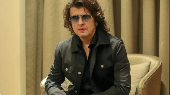 ಕನ್ನಡ ಪರ ಸಂಘಟನೆಯಾದ ಕರ್ನಾಟಕ ರಕ್ಷಣಾ ವೇದಿಕೆಯ ಬೆಂಗಳೂರು ನಗರ ಜಿಲ್ಲಾ ಘಟಕದ ಅಧ್ಯಕ್ಷ ಧರ್ಮರಾಜ್ ಎ. ಅವರ ದೂರಿನ ಮೇರೆಗೆ ಪ್ರಕರಣ ದಾಖಲಿಸಲಾಗಿತ್ತು. ಕನ್ನಡ ಪರ ಸಂಘಟನೆಯಾದ ಕರ್ನಾಟಕ ರಕ್ಷಣಾ ವೇದಿಕೆಯ ಬೆಂಗಳೂರು ನಗರ ಜಿಲ್ಲಾ ಘಟಕದ ಅಧ್ಯಕ್ಷ ಧರ್ಮರಾಜ್ ಎ. ಅವರ ದೂರಿನ ಮೇರೆಗೆ ಪ್ರಕರಣ ದಾಖಲಿಸಲಾಗಿತ್ತು.