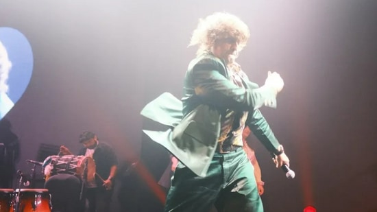 ಎಫ್ಐಆರ್ ದಾಖಲಾದ ಬಳಿಕ ಸೋನು ನಿಗಮ್ ಮೇ 5 ರಂದು ಸಾರ್ವಜನಿಕವಾಗಿ ಕ್ಷಮೆಯಾಚಿಸಿದರು. ತಮ್ಮ ಹೇಳಿಕೆಗಳಿಂದ ಕನ್ನಡಿಗರಿಗೆ ಉಂಟಾದ ನೋವನ್ನು ಒಪ್ಪಿಕೊಂಡರು. "ಕ್ಷಮಿಸಿ ಕರ್ನಾಟಕ. ನಿಮ್ಮ ಮೇಲಿನ ನನ್ನ ಪ್ರೀತಿ ನನ್ನ ಅಹಂಕಾರಕ್ಕಿಂತ ದೊಡ್ಡದು. ಯಾವಾಗಲೂ ನಿಮ್ಮನ್ನು ಪ್ರೀತಿಸುತ್ತೇನೆ." ಎಂದು ಸೋಷಿಯಲ್ ಮೀಡಿಯಾದಲ್ಲಿ ಬರೆದಿದ್ದರು. ಎಫ್ಐಆರ್ ದಾಖಲಾದ ಬಳಿಕ ಸೋನು ನಿಗಮ್ ಮೇ 5 ರಂದು ಸಾರ್ವಜನಿಕವಾಗಿ ಕ್ಷಮೆಯಾಚಿಸಿದರು. ತಮ್ಮ ಹೇಳಿಕೆಗಳಿಂದ ಕನ್ನಡಿಗರಿಗೆ ಉಂಟಾದ ನೋವನ್ನು ಒಪ್ಪಿಕೊಂಡರು. "ಕ್ಷಮಿಸಿ ಕರ್ನಾಟಕ. ನಿಮ್ಮ ಮೇಲಿನ ನನ್ನ ಪ್ರೀತಿ ನನ್ನ ಅಹಂಕಾರಕ್ಕಿಂತ ದೊಡ್ಡದು. ಯಾವಾಗಲೂ ನಿಮ್ಮನ್ನು ಪ್ರೀತಿಸುತ್ತೇನೆ." ಎಂದು ಸೋಷಿಯಲ್ ಮೀಡಿಯಾದಲ್ಲಿ ಬರೆದಿದ್ದರು.