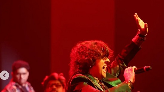 ಆರಂಭದಲ್ಲಿ ಇವರು ತನ್ನದೇನು ತಪ್ಪಿಲ್ಲ. ನನ್ನನ್ನು ಬೆದರಿಸಿದ ಗೂಂಡಾನಿಗೆ ಪಾಠ ಕಲಿಸುವ ಉದ್ದೇಶದಿಂದ ಹಾಗೇ ಹೇಳಿದೆ ಎಂದು ತನ್ನ ನಿಲುವಿಗೆ ಅಂಟಿಕೊಂಡಿದ್ದರು. ಆರಂಭದಲ್ಲಿ ಇವರು ತನ್ನದೇನು ತಪ್ಪಿಲ್ಲ. ನನ್ನನ್ನು ಬೆದರಿಸಿದ ಗೂಂಡಾನಿಗೆ ಪಾಠ ಕಲಿಸುವ ಉದ್ದೇಶದಿಂದ ಹಾಗೇ ಹೇಳಿದೆ ಎಂದು ತನ್ನ ನಿಲುವಿಗೆ ಅಂಟಿಕೊಂಡಿದ್ದರು.