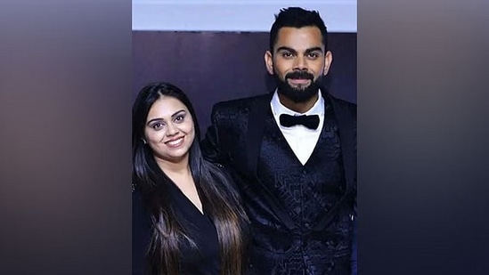 ಟೆಸ್ಟ್ ಕ್ರಿಕೆಟ್​​ಗೆ ನಿವೃತ್ತಿ ಘೋಷಿಸಿದ ವಿರಾಟ್ ಕೊಹ್ಲಿ ಒಬ್ಬ ಸೂಪರ್‌ ಸ್ಟಾರ್ ಆಟಗಾರ. ಕ್ರಿಕೆಟ್ ಮೈದಾನದಲ್ಲಿ ನಿರ್ಮಿಸಿರುವ ನೂರಾರು ದಾಖಲೆಗಳು ಅವರ ಹೆಸರಿನಲ್ಲಿವೆ. ವಿಶ್ವಾದ್ಯಂತ ಅಭಿಮಾನಿಗಳ ದಂಡಿದೆ. ನೇಮ್-ಫೇಮ್ ಎಲ್ಲವೂ ಆತನ ಕಾಲಡಿ ಇದೆ.
