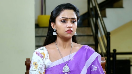 ಇನ್ನು ಕೊನೇ ಸ್ಥಾನದಲ್ಲಿರುವುದು ವಧು ಸೀರಿಯಲ್. ಈ ಧಾರಾವಾಹಿ 18ನೇ ವಾರ ಕೇವಲ 1.0 ಟಿಆರ್ಪಿ ಪಡೆದು ಹತ್ತನೇ ಸ್ಥಾನದಲ್ಲಿದೆ. ಇನ್ನು ಕೊನೇ ಸ್ಥಾನದಲ್ಲಿರುವುದು ವಧು ಸೀರಿಯಲ್. ಈ ಧಾರಾವಾಹಿ 18ನೇ ವಾರ ಕೇವಲ 1.0 ಟಿಆರ್ಪಿ ಪಡೆದು ಹತ್ತನೇ ಸ್ಥಾನದಲ್ಲಿದೆ.