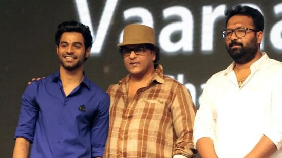 'ಮಾಯಾಬಜಾರ್' ಸಿನಿಮಾ ಖ್ಯಾತಿಯ ರಾಧಾಕೃಷ್ಣ ರೆಡ್ಡಿ ನಿರ್ದೇಶನದಲ್ಲಿ ಜೂನಿಯರ್ ಸಿನಿಮಾ ತಯಾರಾಗಿದೆ. ದಕ್ಷಿಣ ಭಾರತದ ಖ್ಯಾತ ನಿರ್ಮಾಣ ಸಂಸ್ಥೆ ವಾರಾಹಿ ಫಿಲ್ಮಂ ಪ್ರೊಡಕ್ಷನ್ ಕಿರೀಟಿ ಮೊದಲ ಚಿತ್ರಕ್ಕೆ ಬಂಡವಾಳ ಹೂಡಿದೆ. 