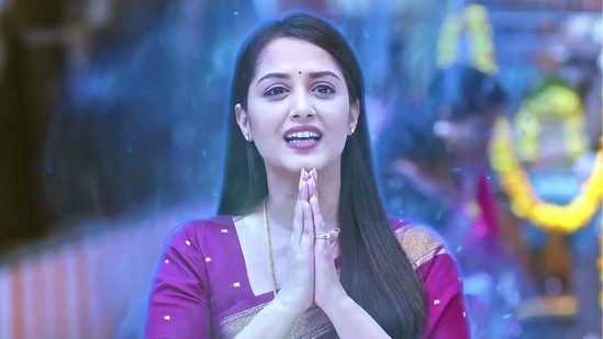 ಮೂರು ತಿಂಗಳ ಹಿಂದಷ್ಟೇ ಪ್ರಸಾರ ಆರಂಭಿಸಿರುವ ಜೀ ಕನ್ನಡದ ʻನಾ ನಿನ್ನ ಬಿಡಲಾರೆʼ ಧಾರಾವಾಹಿ 18ನೇ ವಾರದ ಟಿಆರ್ಪಿಯಲ್ಲಿ ಎರಡನೇ ಸ್ಥಾನಕ್ಕೆ ತೃಪ್ತಿಪಟ್ಟಿದೆ. 17ನೇ ವಾರ ಮೊದಲ ಸ್ಥಾನದಲ್ಲಿದ್ದ ಈ ಸೀರಿಯಲ್, ಇದೀಗ 7.4 ರೇಟಿಂಗ್ (6.9 ನಗರ ಪ್ರದೇಶ) ಪಡೆದಿದೆ. ಮೂರು ತಿಂಗಳ ಹಿಂದಷ್ಟೇ ಪ್ರಸಾರ ಆರಂಭಿಸಿರುವ ಜೀ ಕನ್ನಡದ ʻನಾ ನಿನ್ನ ಬಿಡಲಾರೆʼ ಧಾರಾವಾಹಿ 18ನೇ ವಾರದ ಟಿಆರ್ಪಿಯಲ್ಲಿ ಎರಡನೇ ಸ್ಥಾನಕ್ಕೆ ತೃಪ್ತಿಪಟ್ಟಿದೆ. 17ನೇ ವಾರ ಮೊದಲ ಸ್ಥಾನದಲ್ಲಿದ್ದ ಈ ಸೀರಿಯಲ್, ಇದೀಗ 7.4 ರೇಟಿಂಗ್ (6.9 ನಗರ ಪ್ರದೇಶ) ಪಡೆದಿದೆ.