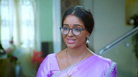 ಜೀ ಕನ್ನಡದ ಬ್ರಹ್ಮಗಂಟು ಸೀರಿಯಲ್ 18ನೇ ವಾರದ ಟಿಆರ್ಪಿಯಲ್ಲಿ 5.9 ರೇಟಿಂಗ್ಸ್ ಪಡೆದು, ಆರನೇ ಸ್ಥಾನದಲ್ಲಿದೆ. ಕಳೆದ ಎರಡ್ಮೂರು ವಾರಗಳಿಂದ ಈ ಸೀರಿಯಲ್ ಟಿಆರ್ಪಿಯಲ್ಲಿ ಏರಿಕೆ ಕಾಣುತ್ತಲೇ ಹೋಗುತ್ತಿದೆ. ಜೀ ಕನ್ನಡದ ಬ್ರಹ್ಮಗಂಟು ಸೀರಿಯಲ್ 18ನೇ ವಾರದ ಟಿಆರ್ಪಿಯಲ್ಲಿ 5.9 ರೇಟಿಂಗ್ಸ್ ಪಡೆದು, ಆರನೇ ಸ್ಥಾನದಲ್ಲಿದೆ. ಕಳೆದ ಎರಡ್ಮೂರು ವಾರಗಳಿಂದ ಈ ಸೀರಿಯಲ್ ಟಿಆರ್ಪಿಯಲ್ಲಿ ಏರಿಕೆ ಕಾಣುತ್ತಲೇ ಹೋಗುತ್ತಿದೆ.