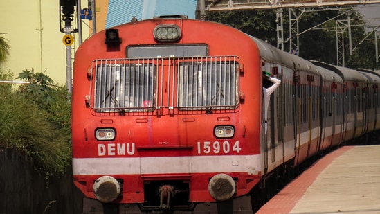 ಬೆಂಗಳೂರು ಹಾಸನ ಡೆಮು ರೈಲು ಸಂಚಾರದಲ್ಲಿ ವ್ಯತ್ಯಯವಾಗಲಿದೆ.