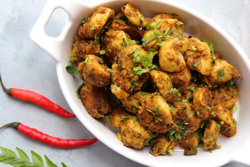 ಜೀರಿಗೆ ಬೀಜಗಳನ್ನು ಗೆಡ್ಡೆ, ಗೆಣಸುಗಳಿಗೆ ಸೇರಿಸಲಾಗುವುದಿಲ್ಲ - ಇದು ಗೆಡ್ಡೆ ಗೆಣಸು, ಸುವರ್ಣ ಗೆಡ್ಡೆ ಅಥವಾ ಗ್ರೇವಿಯ ಒಣ ತರಕಾರಿಯಾಗಿರಲಿ, ಜೀರಿಗೆ ಬೀಜಗಳನ್ನು ಸೇರಿಸಬೇಡಿ. ಜೀರಿಗೆಯ ರುಚಿಯು ಗೆಡ್ಡೆಯೊಂದಿಗೆ ಹೊಂದಿಕೆಯಾಗುವುದಿಲ್ಲ. ಬದಲಾಗಿ, ಸೆಲರಿ ಮತ್ತು ಅಸಾಫೋಟಿಡಾವನ್ನು ಸೇರಿಸಿ, ಇದು ಗೆಡ್ಡೆಯ ನೈಸರ್ಗಿಕ ಪರಿಮಳವನ್ನು ಹೆಚ್ಚಿಸುತ್ತದೆ. ಜೀರಿಗೆ ಬೀಜಗಳನ್ನು ಗೆಡ್ಡೆ, ಗೆಣಸುಗಳಿಗೆ ಸೇರಿಸಲಾಗುವುದಿಲ್ಲ - ಇದು ಗೆಡ್ಡೆ ಗೆಣಸು, ಸುವರ್ಣ ಗೆಡ್ಡೆ ಅಥವಾ ಗ್ರೇವಿಯ ಒಣ ತರಕಾರಿಯಾಗಿರಲಿ, ಜೀರಿಗೆ ಬೀಜಗಳನ್ನು ಸೇರಿಸಬೇಡಿ. ಜೀರಿಗೆಯ ರುಚಿಯು ಗೆಡ್ಡೆಯೊಂದಿಗೆ ಹೊಂದಿಕೆಯಾಗುವುದಿಲ್ಲ. ಬದಲಾಗಿ, ಸೆಲರಿ ಮತ್ತು ಅಸಾಫೋಟಿಡಾವನ್ನು ಸೇರಿಸಿ, ಇದು ಗೆಡ್ಡೆಯ ನೈಸರ್ಗಿಕ ಪರಿಮಳವನ್ನು ಹೆಚ್ಚಿಸುತ್ತದೆ.