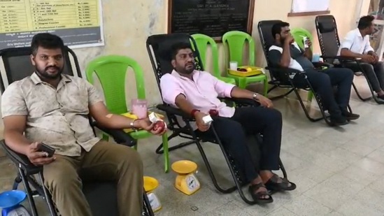 ಎನ್ಆರ್ ವಿಧಾನಸಭೆ ಕ್ಷೇತ್ರದ ವ್ಯಾಪ್ತಿಯ ಬೀಡಿ ಕಾರ್ಮಿಕರ ಕಾಲೋನಿಯ ಆಸ್ಪತ್ರೆಯಲ್ಲಿ ರಕ್ತದಾನ ಶಿಬಿರ ಎನ್ಆರ್ ವಿಧಾನಸಭೆ ಕ್ಷೇತ್ರದ ವ್ಯಾಪ್ತಿಯ ಬೀಡಿ ಕಾರ್ಮಿಕರ ಕಾಲೋನಿಯ ಆಸ್ಪತ್ರೆಯಲ್ಲಿ ರಕ್ತದಾನ ಶಿಬಿರ