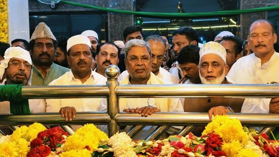 ಮಂಗಳೂರು ಹೊರ ವಲಯದ ಉಳ್ಳಾಲದ ಶರೀಫುಲ್ ಮದನಿ ದರ್ಗಾದ 22ನೇ ಪಂಚವಾರ್ಷಿಕ ಊರುಸ್ ಮಹೋತ್ಸವದಲ್ಲಿ ಸಿಎಂ ಸಿದ್ದರಾಮಯ್ಯ ಭಾಗಿಯಾದರು.