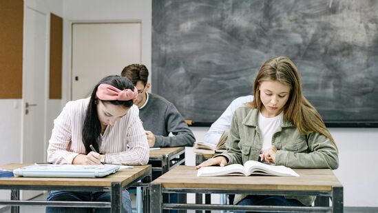 ಆರೋಗ್ಯವಾಗಿರಿ: ಪರೀಕ್ಷೆಯಲ್ಲಿ ಚೆನ್ನಾಗಿ ಬರೆಯಲು ನೀವು ಆರೋಗ್ಯವಾಗಿರುವುದು ಬಹಳ ಮುಖ್ಯ. ಆರೋಗ್ಯವಾಗಿದ್ದರೆ, ನೀವು ಚೆನ್ನಾಗಿ ಉತ್ತರಿಸಲು ಸಾಧ್ಯವಾಗುತ್ತದೆ. ಹೀಗಾಗಿ ಪೌಷ್ಟಿಕ ಆಹಾರವನ್ನು ಸೇವಿಸಿ. ದೈಹಿಕ ಮತ್ತು ಮಾನಸಿಕ ಆರೋಗ್ಯದ ಬಗ್ಗೆ ಕಾಳಜಿ ವಹಿಸಿ. ಆರೋಗ್ಯವಾಗಿರಿ: ಪರೀಕ್ಷೆಯಲ್ಲಿ ಚೆನ್ನಾಗಿ ಬರೆಯಲು ನೀವು ಆರೋಗ್ಯವಾಗಿರುವುದು ಬಹಳ ಮುಖ್ಯ. ಆರೋಗ್ಯವಾಗಿದ್ದರೆ, ನೀವು ಚೆನ್ನಾಗಿ ಉತ್ತರಿಸಲು ಸಾಧ್ಯವಾಗುತ್ತದೆ. ಹೀಗಾಗಿ ಪೌಷ್ಟಿಕ ಆಹಾರವನ್ನು ಸೇವಿಸಿ. ದೈಹಿಕ ಮತ್ತು ಮಾನಸಿಕ ಆರೋಗ್ಯದ ಬಗ್ಗೆ ಕಾಳಜಿ ವಹಿಸಿ.