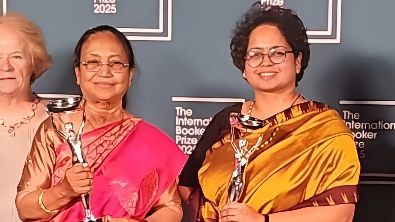 ಬೂಕರ್ ಪ್ರಶಸ್ತಿ ಮುಡಿಗೇರಿಸಿಕೊಂಡ ಬಾನು ಮುಷ್ತಾಕ್‍ಗೆ ಅಭಿನಂದಿಸಿ ಟ್ವೀಟ್ ಮಾಡಿದ ಸಿಎಂ ಸಿದ್ದರಾಮಯ್ಯ, ಕೇಂದ್ರ ಸಚಿವ ಕುಮಾರಸ್ವಾಮಿ