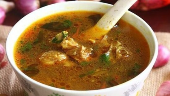 ಇಲ್ಲಿದೆ ಚಿಕನ್ ಪೆಪ್ಪರ್ ರಸಂ ರೆಸಿಪಿ