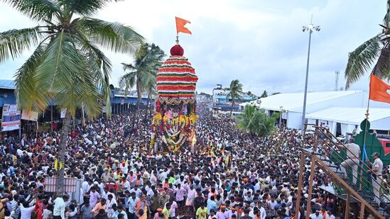 ಕರ್ನಾಟಕದ ಪ್ರಸಿದ್ಧ ಧಾರ್ಮಿಕ ಕ್ಷೇತ್ರಗಳಲ್ಲಿ ಒಂದಾದ ಶ್ರೀ ಹುಲಿಗೆಮ್ಮ ದೇವಿ ದೇವಸ್ಥಾನದ ಪ್ರಸಕ್ತ ಸಾಲಿನ ಜಾತ್ರಾ ಮಹೋತ್ಸವದ ಅಂಗವಾಗಿ ಮೇ 24ರವರೆಗೆ ವಿವಿಧ ಧಾರ್ಮಿಕ ಕಾರ್ಯಕ್ರಮಗಳು ನಡೆಯುತ್ತಿದ್ದು, ಜಾತ್ರೆಯ ಮುಖ್ಯ ಭಾಗವಾದ ಮಹಾರಥೋತ್ಸವವು ಬುಧವಾರ ಭಕ್ತಾಧಿಗಳ ಸಮೂಹದ ನಡುವೆ ಅದ್ದೂರಿಯಾಗಿ  ಜರುಗಿತು