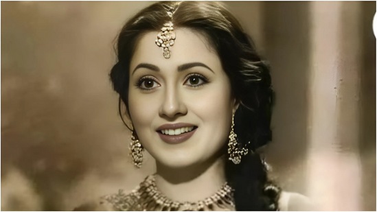 ನಟ ದಿಲೀಪ್ ಕುಮಾರ್ ತಮ್ಮ ಆತ್ಮಚರಿತ್ರೆ ದಿಲೀಪ್ ಕುಮಾರ್: ದಿ ಸಬ್‌ಸ್ಟೆನ್ಸ್ ಅಂಡ್ ದಿ ಶ್ಯಾಡೋದಲ್ಲಿ ಮಧುಬಾಲಾ ಅವರೊಂದಿಗಿನ ತಮ್ಮ ಸಂಬಂಧದ ಬಗ್ಗೆ ಬರೆದಿದ್ದಾರೆ. 