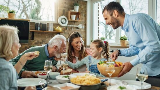 ಕುಟುಂಬದ ಸಂಪ್ರದಾಯಗಳನ್ನು ಗೌರವಿಸಿ. ಪ್ರತಿಯೊಂದು ಕುಟುಂಬವು ತನ್ನದೇ ಆದ ಸಂಪ್ರದಾಯಗಳು ಮತ್ತು ಪದ್ಧತಿಗಳನ್ನು ಹೊಂದಿದೆ. ಅವರ ಸಂಪ್ರದಾಯಗಳನ್ನು ಅರ್ಥಮಾಡಿಕೊಳ್ಳಿ ಮತ್ತು ಅವುಗಳನ್ನು ಅಳವಡಿಸಿಕೊಳ್ಳಲು ಪ್ರಯತ್ನಿಸಿ. ಇದು ಅವರನ್ನು ನಿಮ್ಮ ಬಗ್ಗೆ ಸಕಾರಾತ್ಮಕ ಮನೋಭಾವದಲ್ಲಿರಿಸುತ್ತದೆ. ಉದಾಹರಣೆಗೆ, ಕುಟುಂಬದಲ್ಲಿ ವಿಶೇಷ ಹಬ್ಬವನ್ನು ಆಚರಿಸಿದರೆ, ಅದರಲ್ಲಿ ಉತ್ಸಾಹದಿಂದ ಭಾಗವಹಿಸಿ. ಕುಟುಂಬದ ಸಂಪ್ರದಾಯಗಳನ್ನು ಗೌರವಿಸಿ. ಪ್ರತಿಯೊಂದು ಕುಟುಂಬವು ತನ್ನದೇ ಆದ ಸಂಪ್ರದಾಯಗಳು ಮತ್ತು ಪದ್ಧತಿಗಳನ್ನು ಹೊಂದಿದೆ. ಅವರ ಸಂಪ್ರದಾಯಗಳನ್ನು ಅರ್ಥಮಾಡಿಕೊಳ್ಳಿ ಮತ್ತು ಅವುಗಳನ್ನು ಅಳವಡಿಸಿಕೊಳ್ಳಲು ಪ್ರಯತ್ನಿಸಿ. ಇದು ಅವರನ್ನು ನಿಮ್ಮ ಬಗ್ಗೆ ಸಕಾರಾತ್ಮಕ ಮನೋಭಾವದಲ್ಲಿರಿಸುತ್ತದೆ. ಉದಾಹರಣೆಗೆ, ಕುಟುಂಬದಲ್ಲಿ ವಿಶೇಷ ಹಬ್ಬವನ್ನು ಆಚರಿಸಿದರೆ, ಅದರಲ್ಲಿ ಉತ್ಸಾಹದಿಂದ ಭಾಗವಹಿಸಿ.